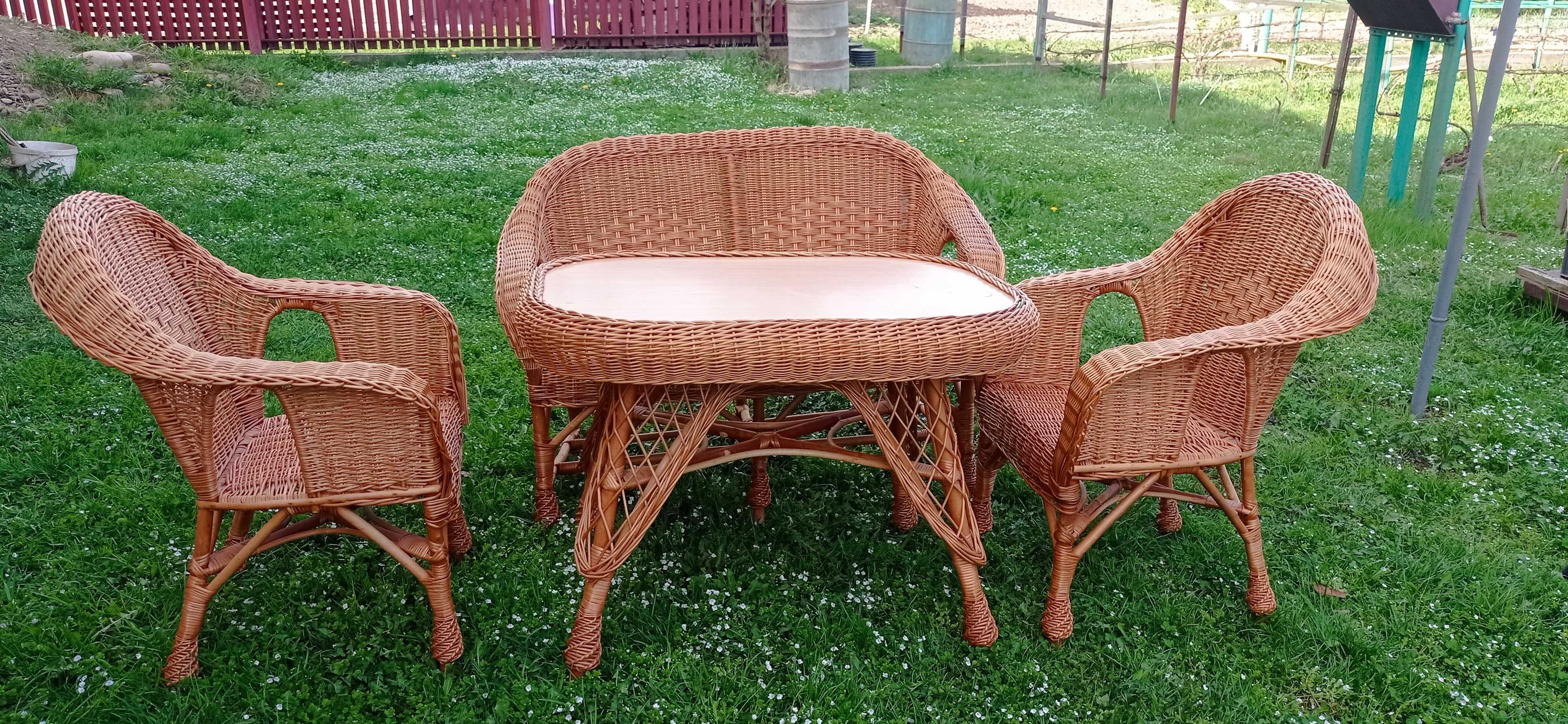 Садові меблі з лози (Столик,2 крісла та диванчик) в хорошому  стані