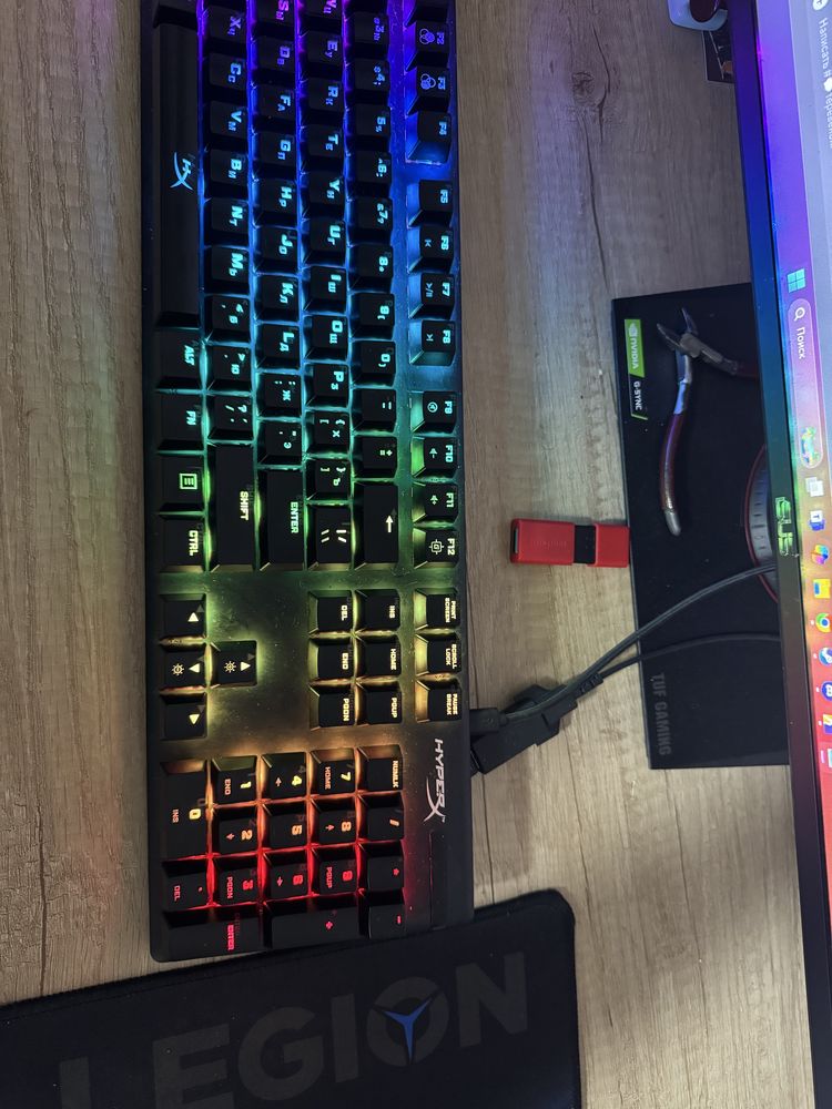 клавиатуру hyper x  Alloy Origins