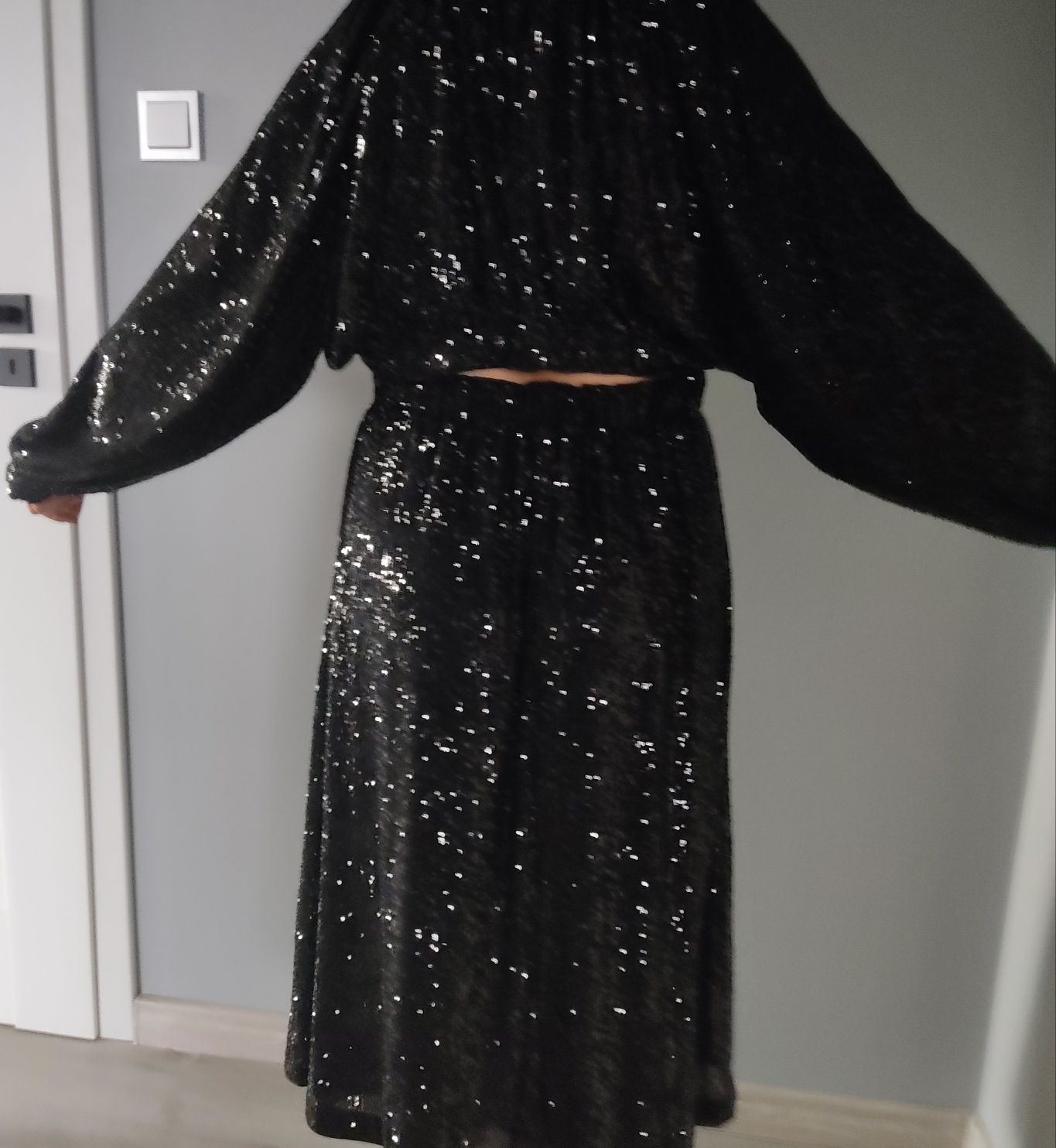 Czarna sukienka cekinowa rozcięcie w pasie H&M 40/42 sylwester karnawa