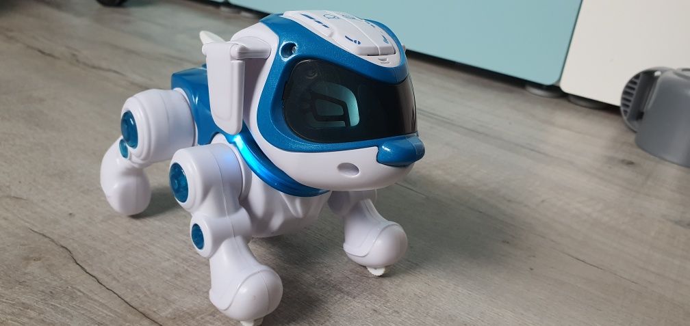 Cobi Robopies teksta pies robót, piesek. 360 stopni.
