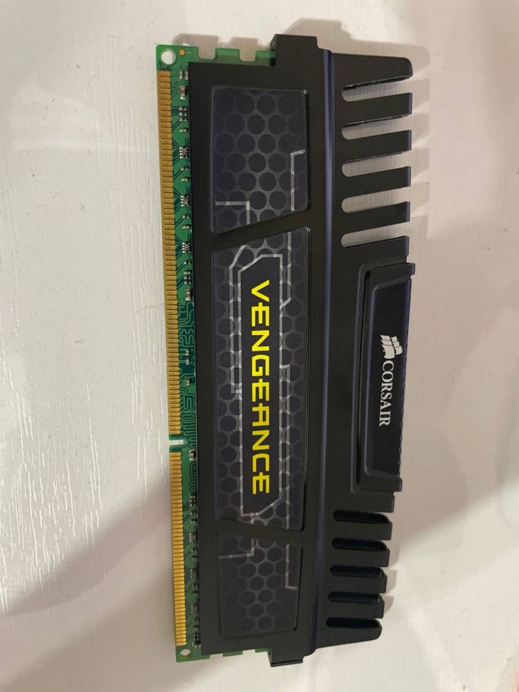 Игровая оперативная память Corsair Vengeance DDR3 8Gb