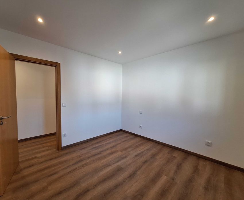 Casa T2 para Arrendar em Monte Redondo, Leiria (moradia, apartamento)