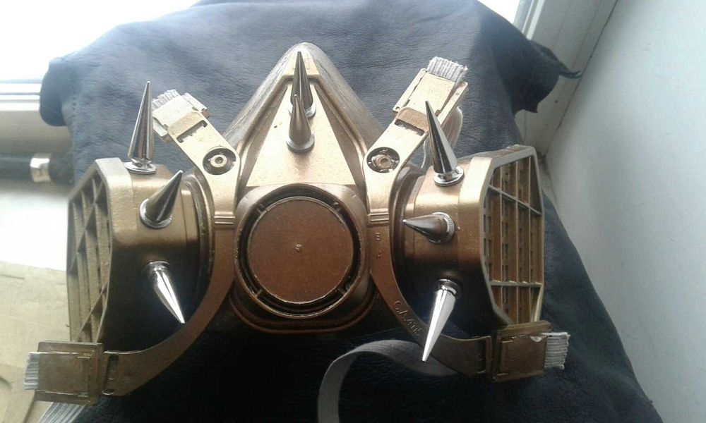 распиратор з шипами кіберпанк стімпанк