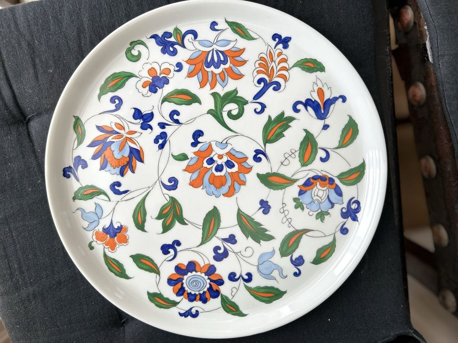 Prato de porcelana Isnik.