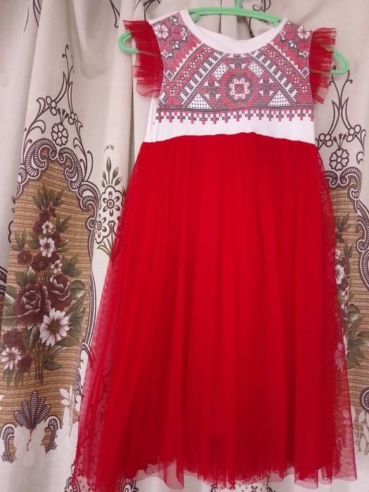 Святкові плаття на дівчинку від  3 до 7