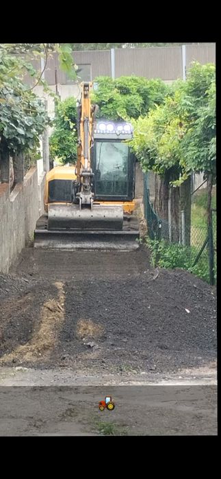 Faço serviços de limpeza e demolições