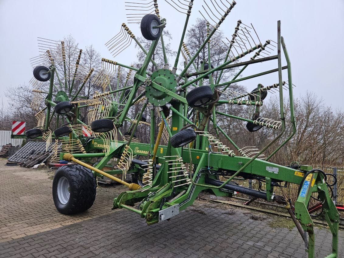 Zgrabiarka 4 karuzelowa Krone 1400 , ( Claas pottinger )2009r .