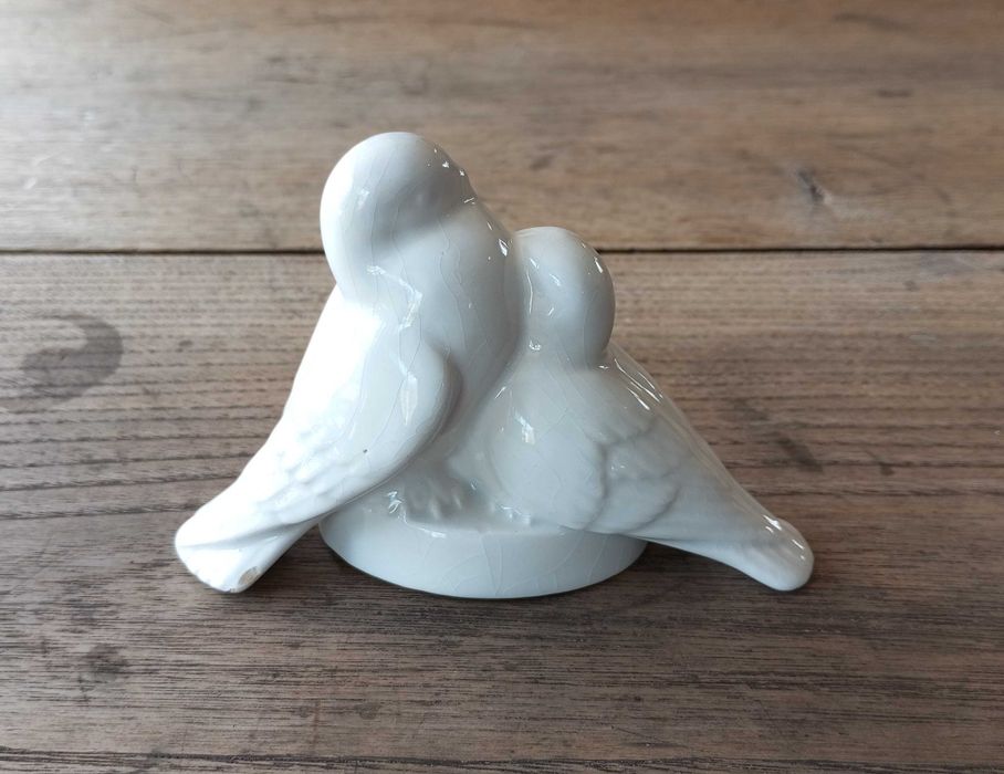 Escultura Pombas vintage em faiança Secla