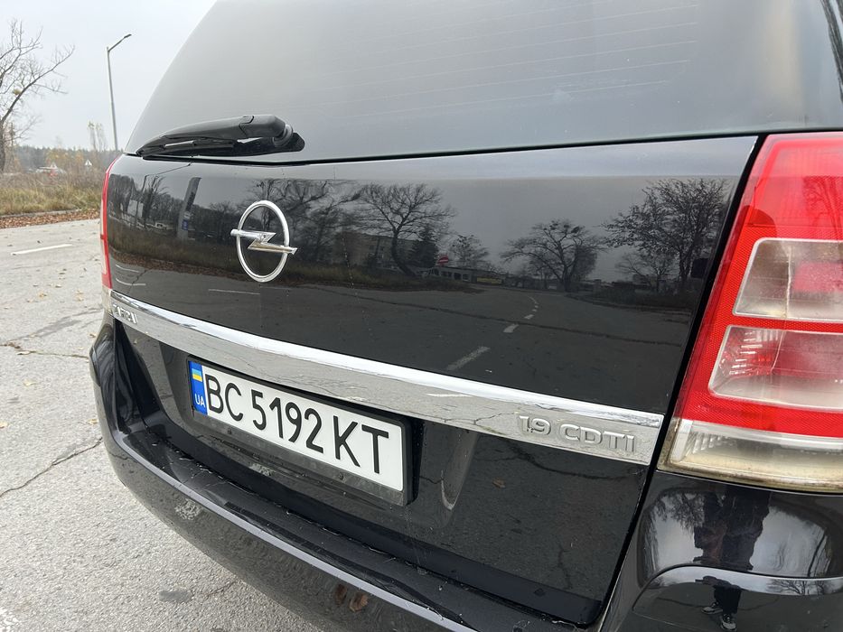 Opel zafira 2010 1.9tdi