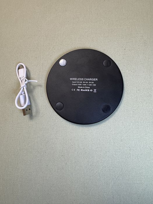 Беспроводное зарядное устройство с быстрой зарядкой Fast Charger
