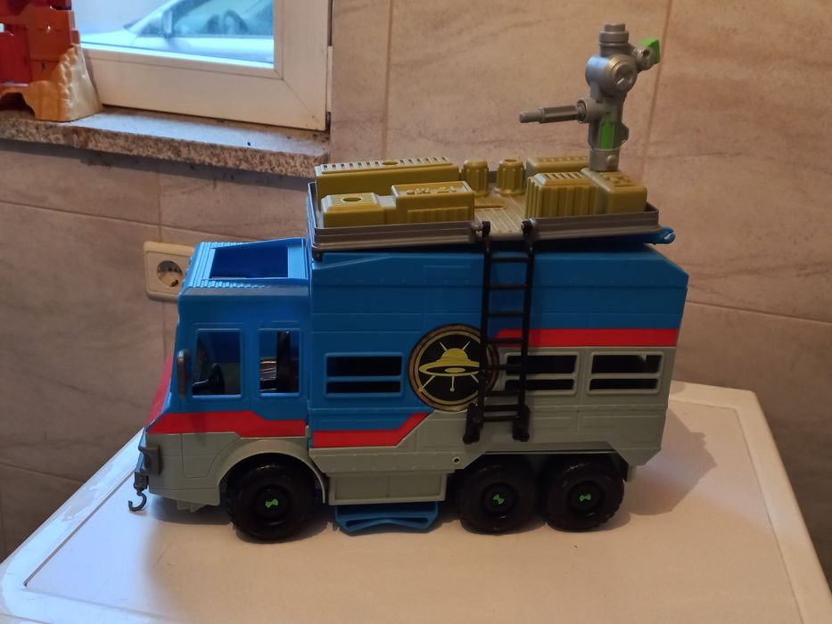 Brinquedo - carrinha do Ben 10