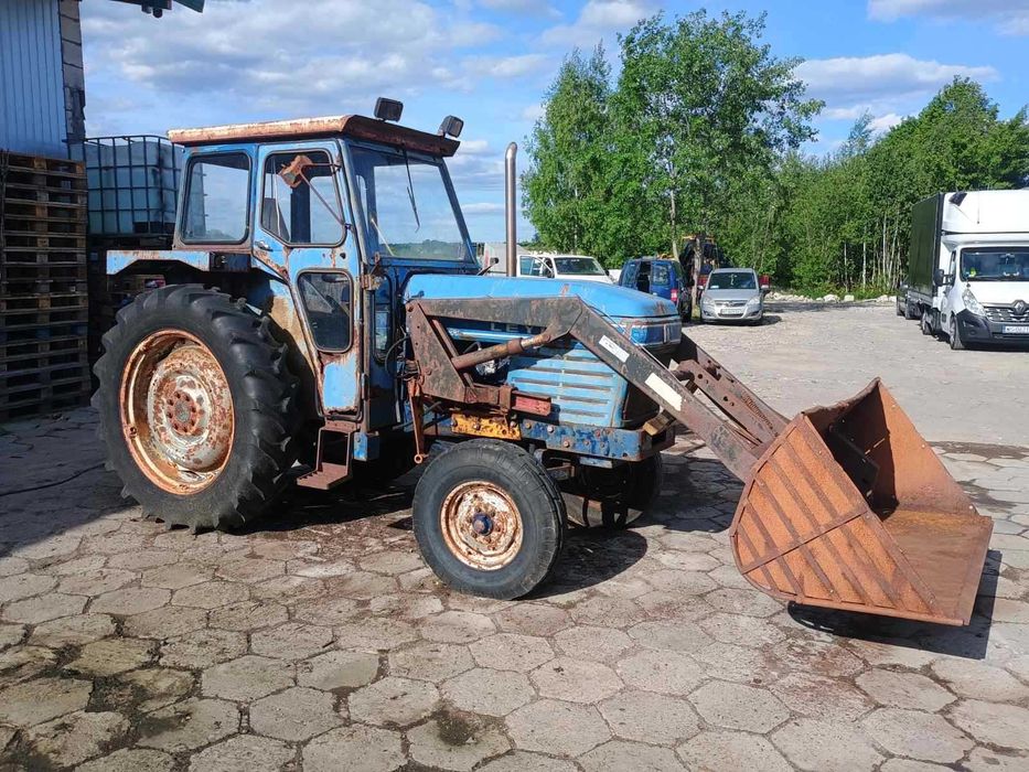 Traktor Leyland ciągnik rolniczy z ładowaczem turem łyżka