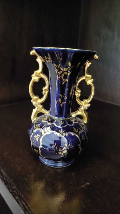 Loiças finas de porcelana dourada de valor incalculável