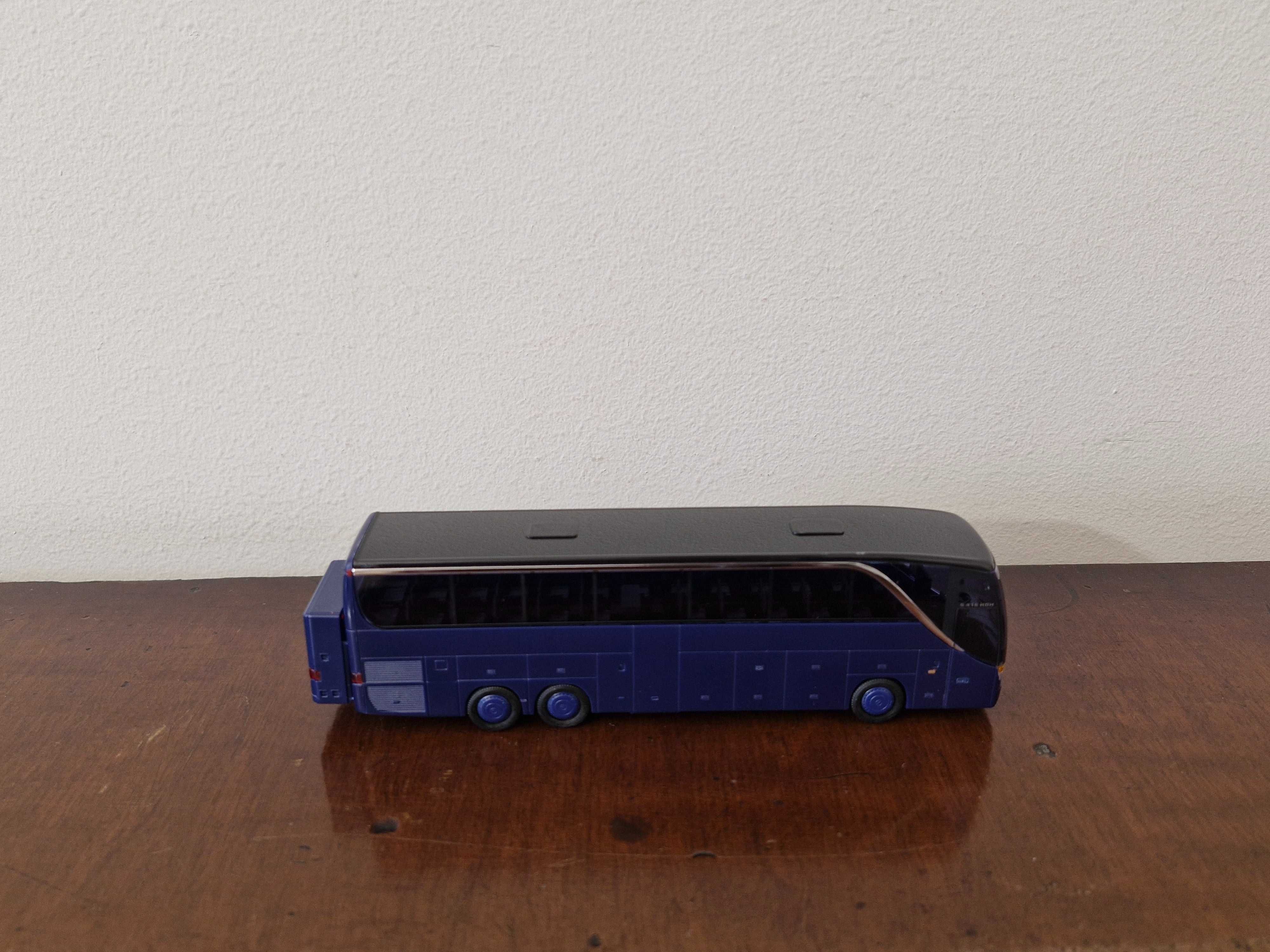 Autokar Setra S 416 HDH z bagażnikiem na narty skala 1:87