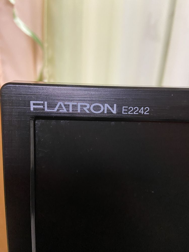 Монитор LG Flatron E2242