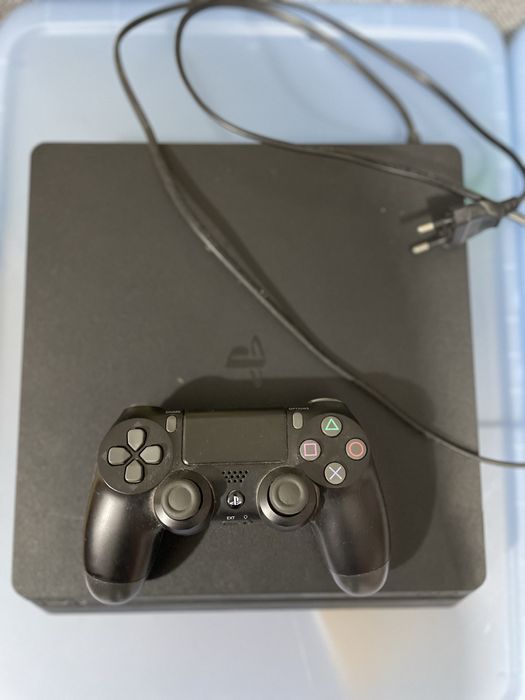 Playstation 4 slim, de 1 TB, com diversos jogos