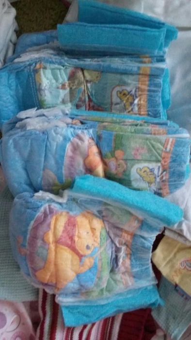 Karton paka ciuszków rozmiar 92+pampersy do pływania