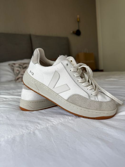 Tênis Veja modelo V-12