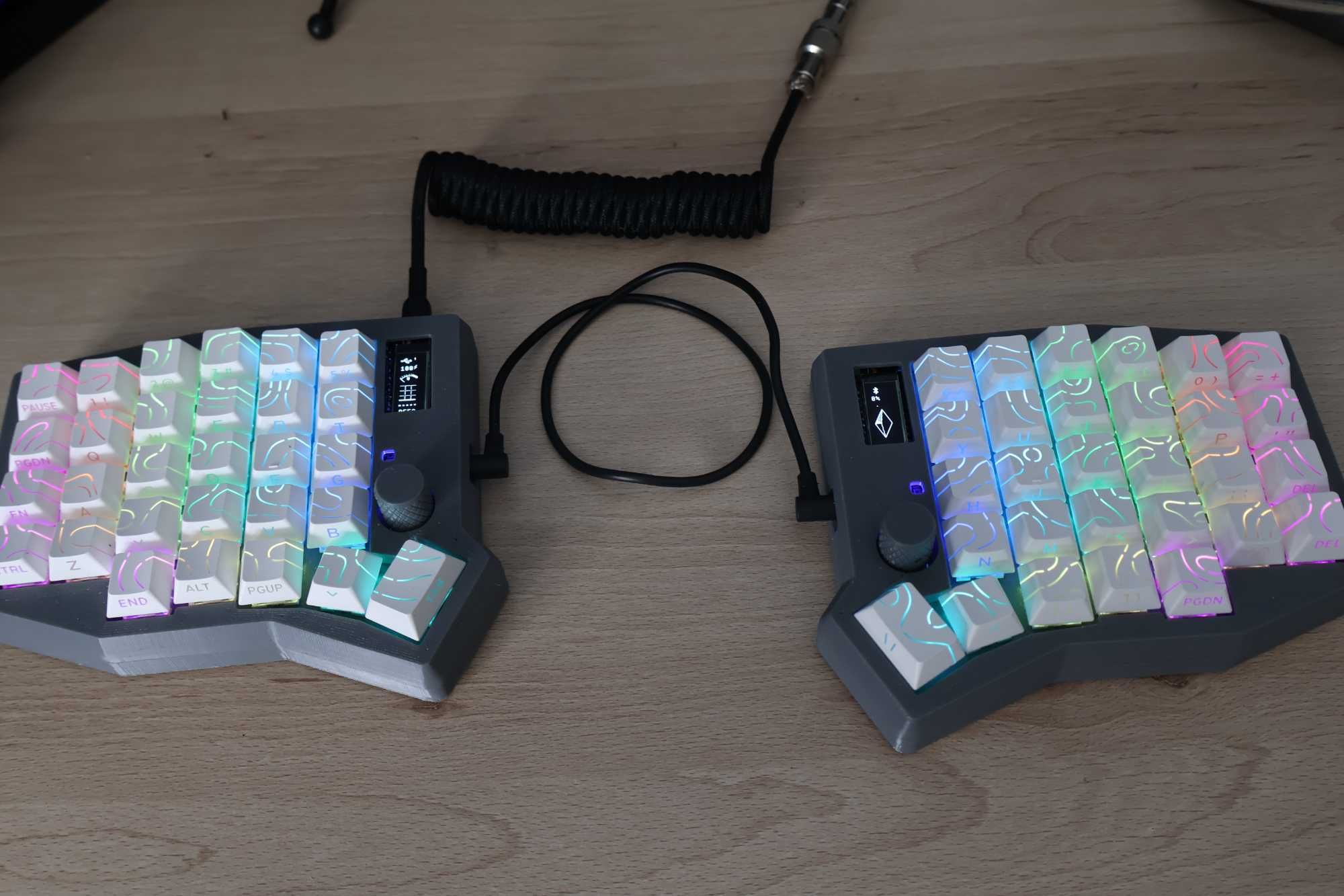 Роздільна, ортогональна спліт клавіатура Sofle RGB Wireless v2