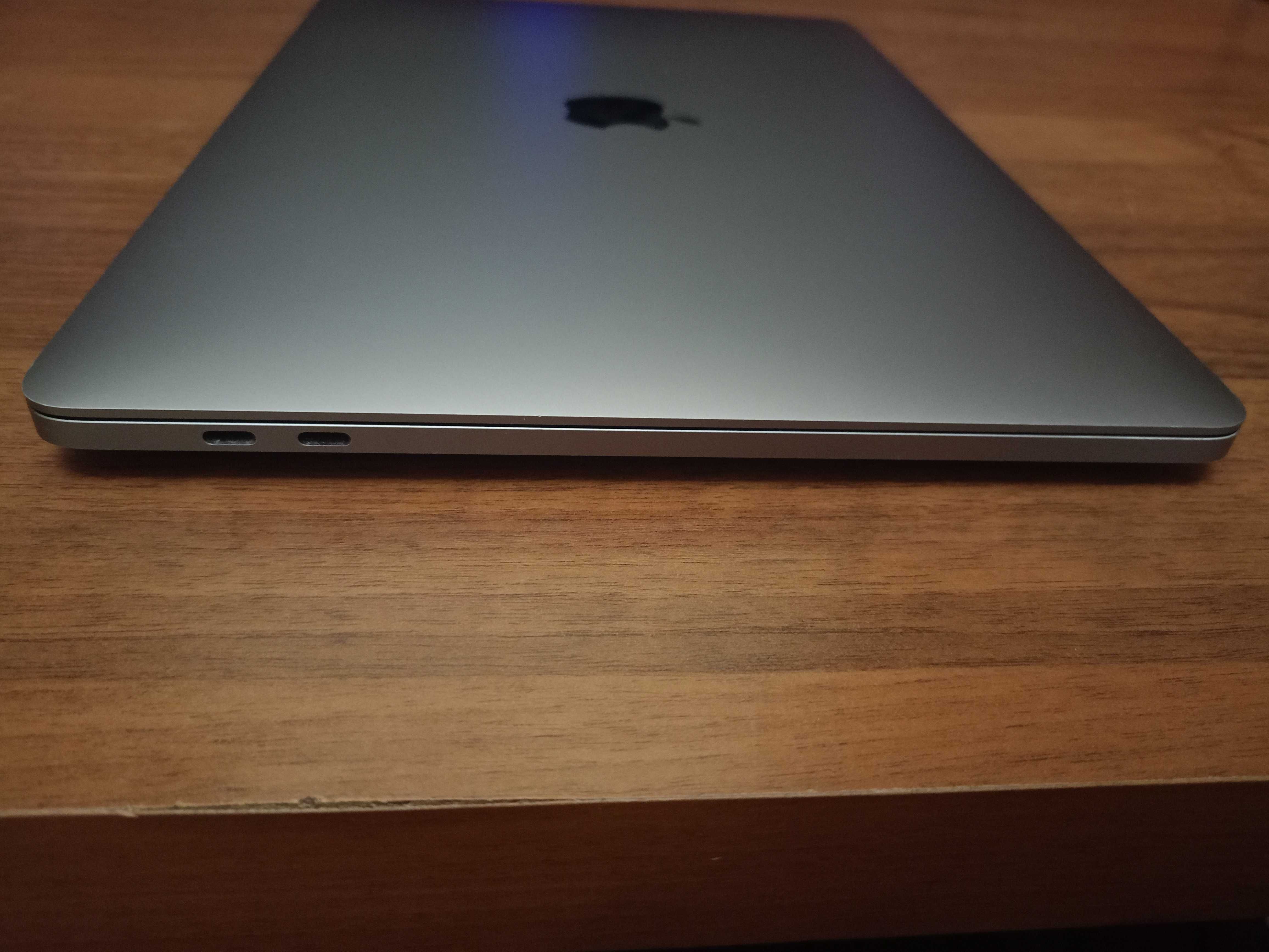MacBook Pro (13 дюймов, M2, 2022 г.) A2338