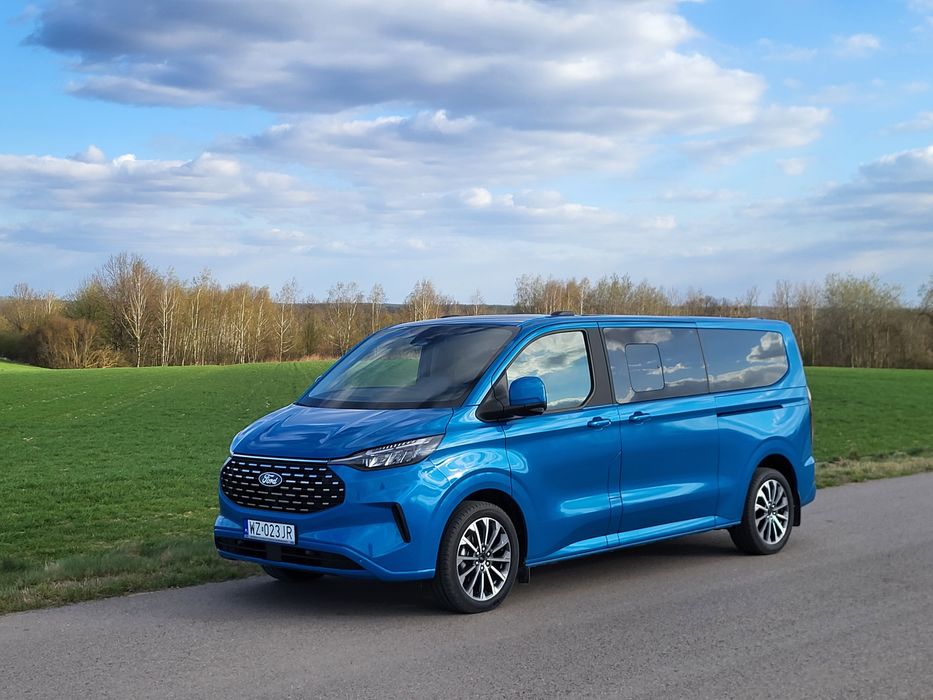 Wynajmę 8-osobowego nowego busa Ford Tourneo Custom - 4x4 hak automat