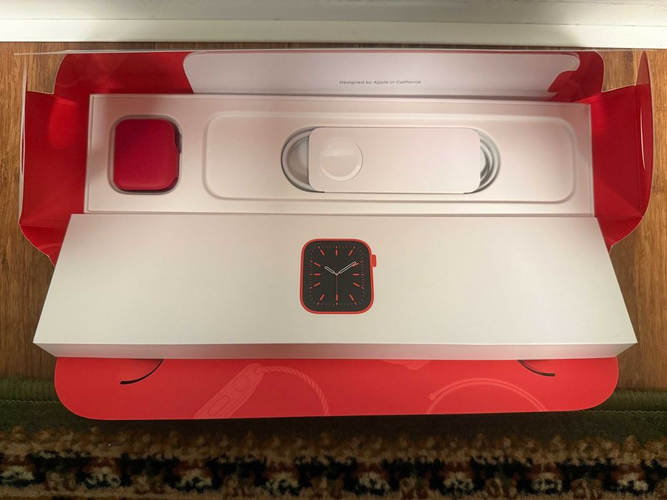 Zegarek smartwatch Apple Watch 6 GPS 40mm seria RED Czerwony