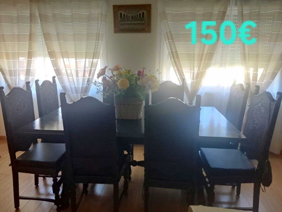 Vários móveis antigos