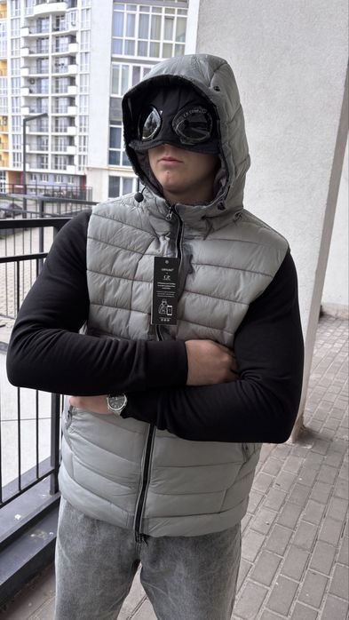 Чоловіча жилетка C.P. COMPANY SHELL мужская сіра black з лінзами серая