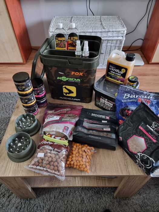 Wiadro Fox Camo Square Bucket 17L + Wkładka + Przynęty + Kruszarka