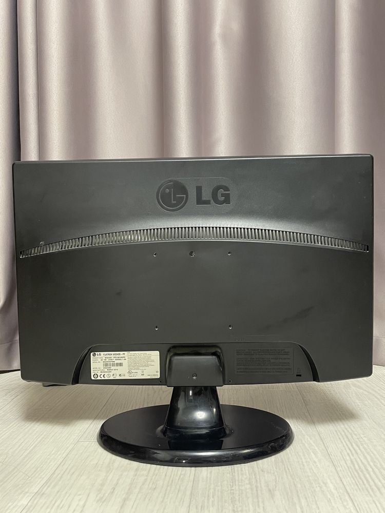 Монитор lg flatron 2243S 21,5 диагональ