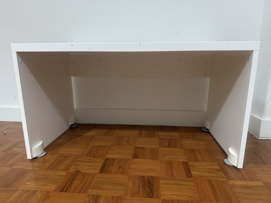 Mesa para tv sem marca
