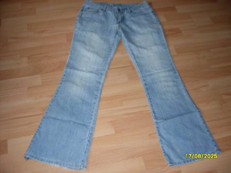 dzwony jeansowe i krótkie spodenki zielone 40/42 komplet 3 sztuk