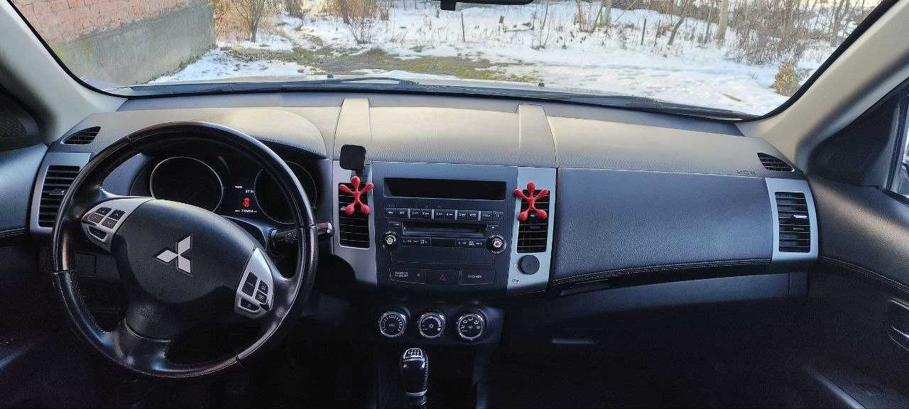 Продам автомобіль Mitsubishi Outlander  XL