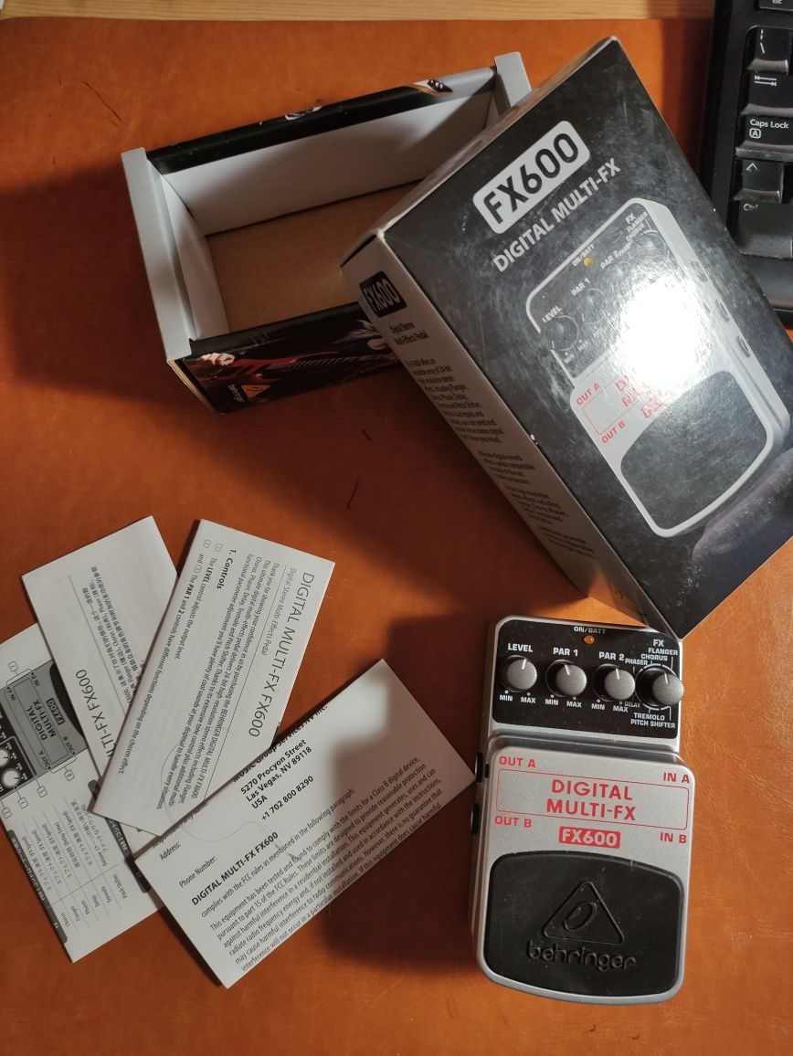 Pedal behrinher FX600