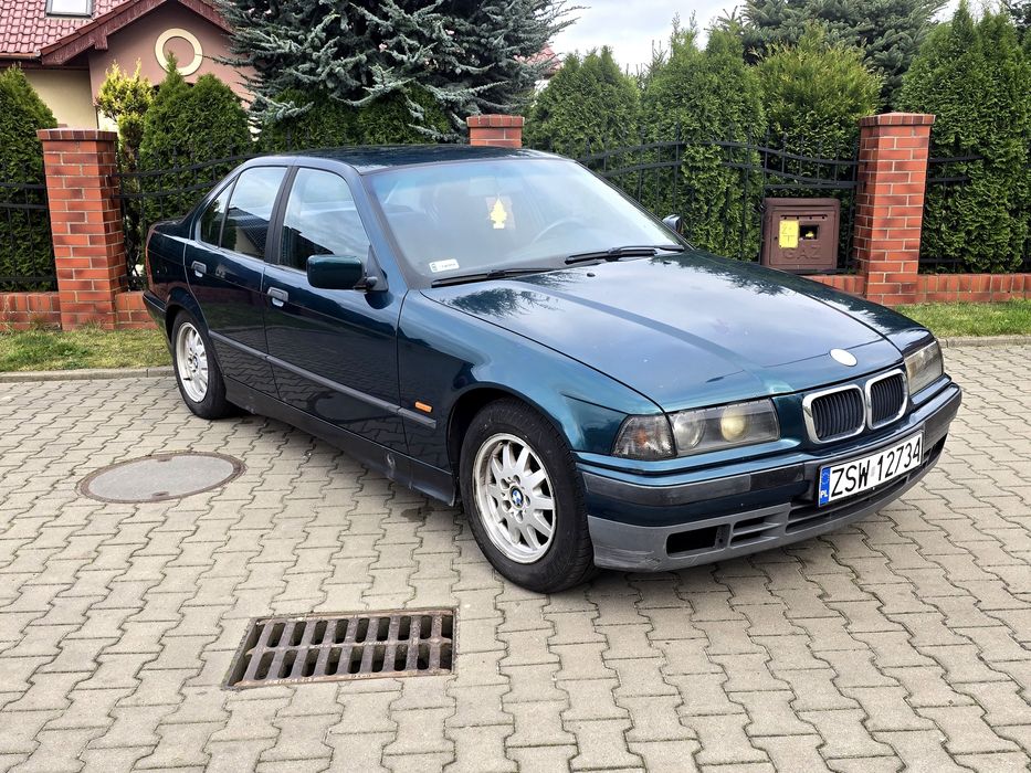 Bmw E36 2.5 TDS klimatronic cala w orginalne nie malowana
