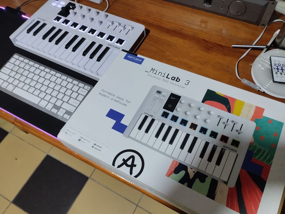 Arturia Minilab3 -Controlador Midi