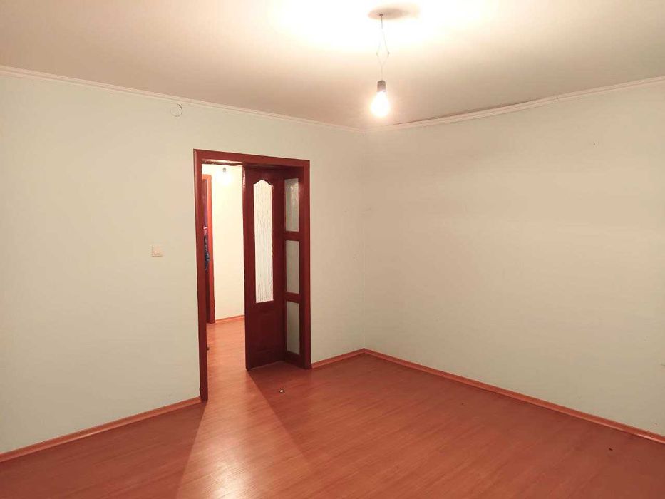 Просторий сучасний будинок з ремонтом, є-відновлення, постанова