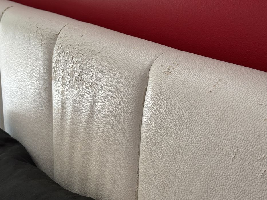 Cama de casal e mesinhas de cabeceira Antarte