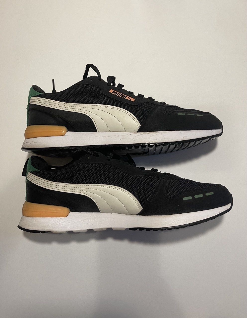 Кроссовки фирмы Puma.