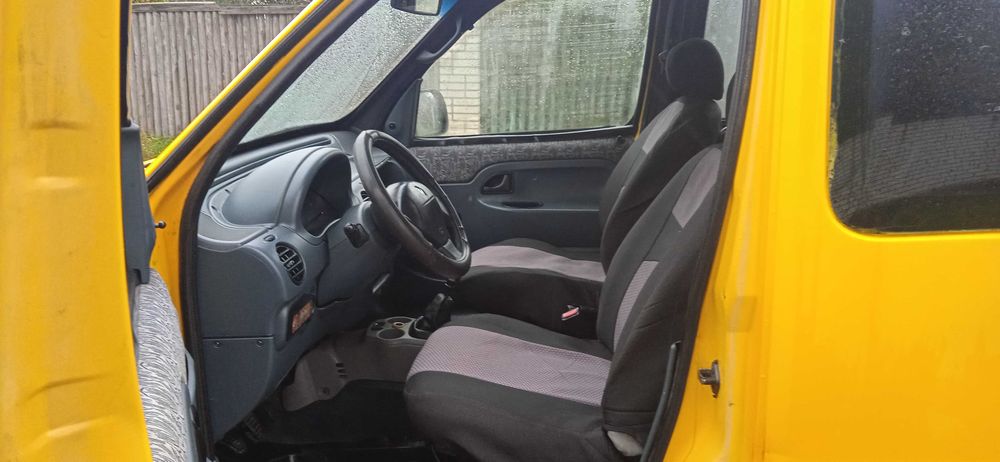 Мінівен Renault Kangoo Пасажир 2000 року. 1,9D Простий дизель