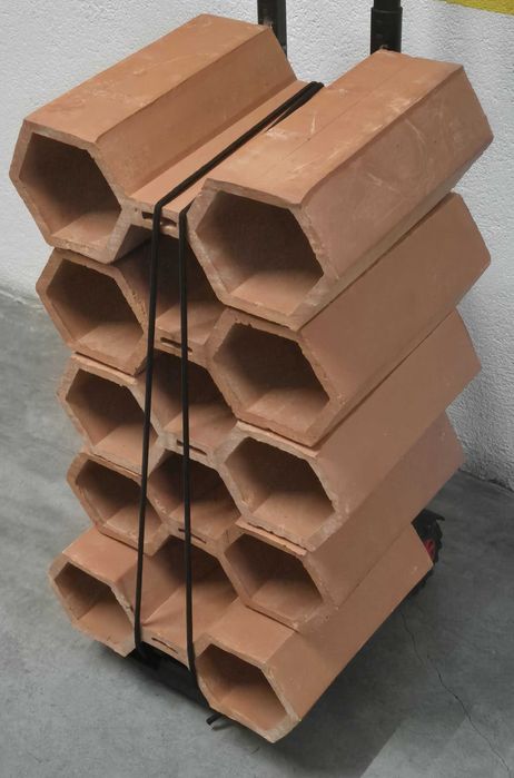 Garrafeira em barro para 15 garrafas