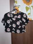 Urocza bluzka na krótki rękaw crop top tshirt w kwiaty zapinany z boku