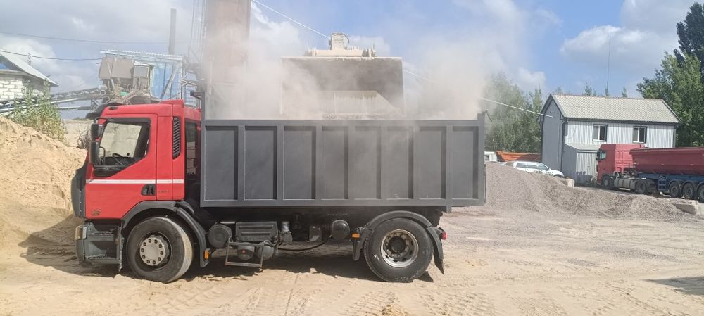 Пісок, щебінь,бут, відсів, земля.