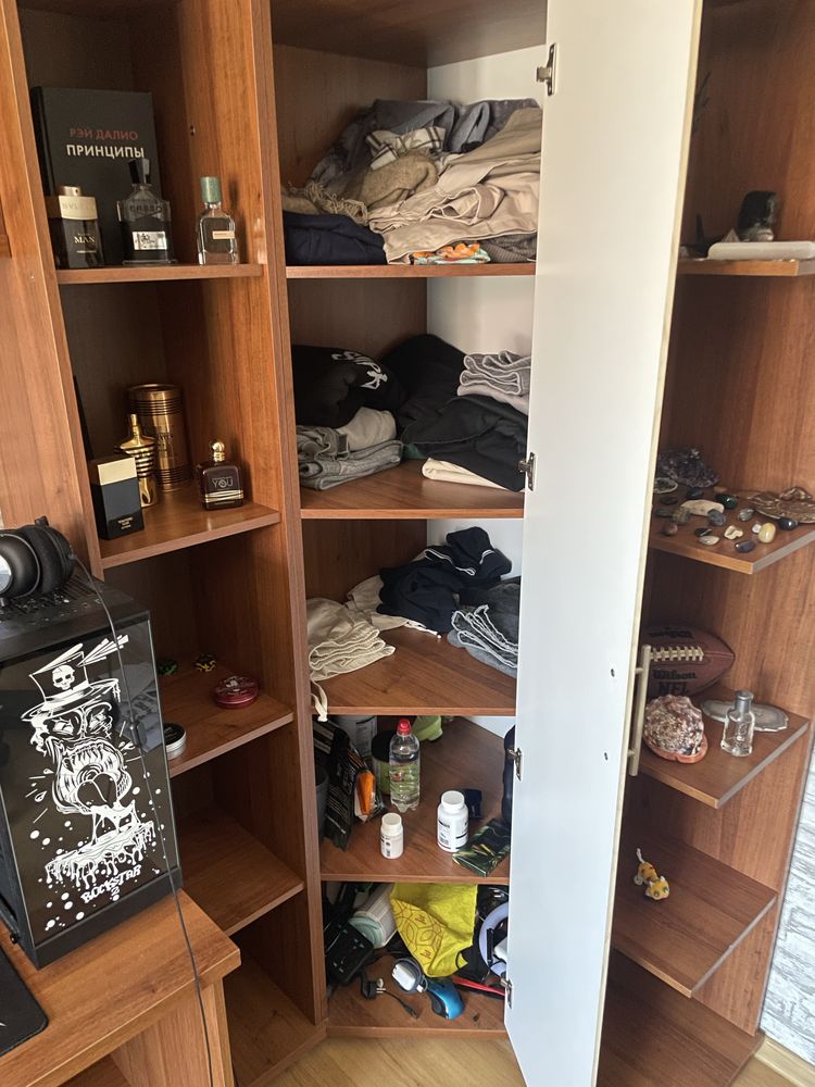 Продается стенка в спальню