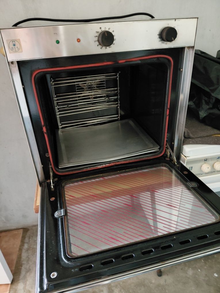 Forno eléctrico para cozer pão ou croissants