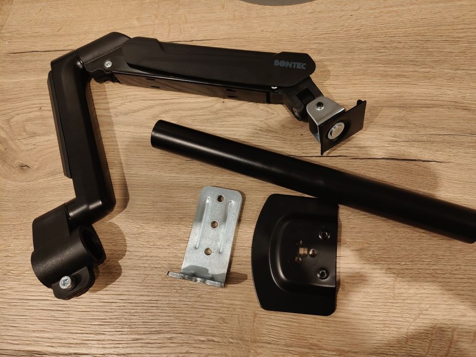 Uchwyt na monitor nie kompletny