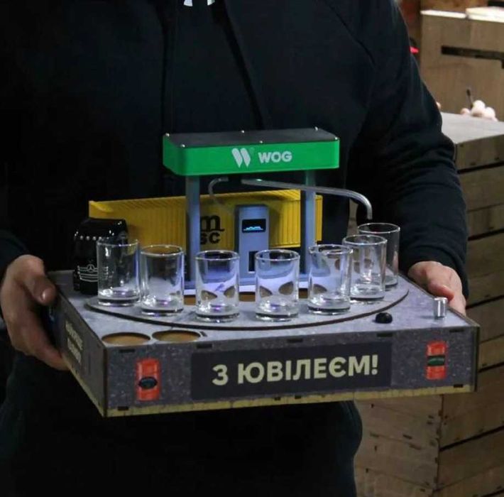 подарунковий наливатор на 7 чарок на подарунок для близьких