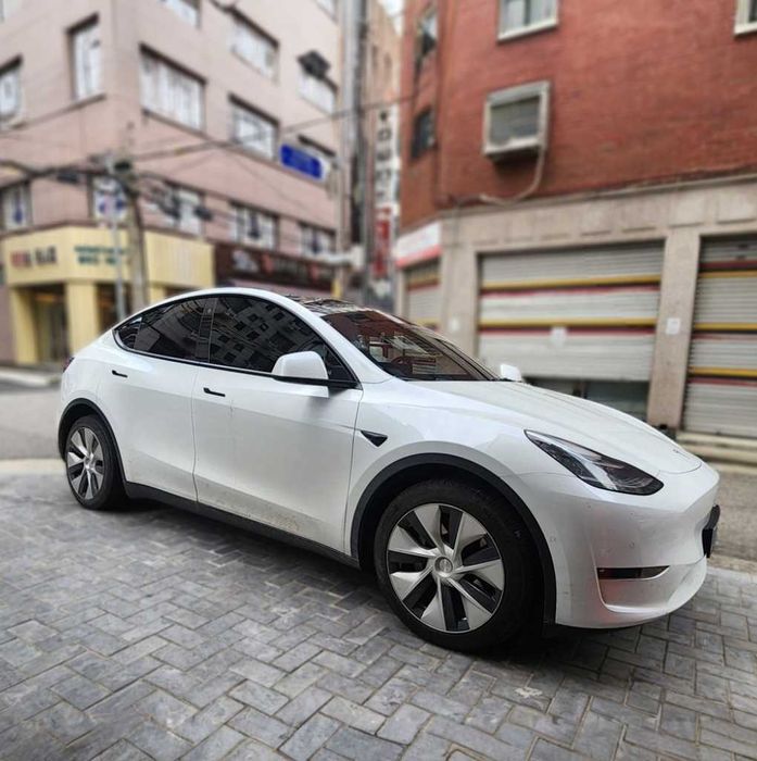 Tesla Model Y 2021 року