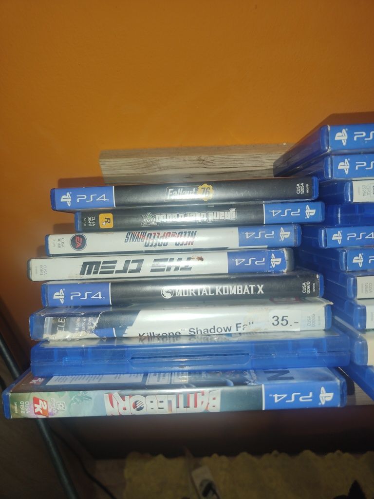 Sprzedam PS4 500 GB  mega zestsw