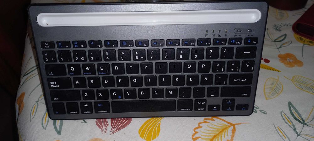 Teclado bluetooth recarregável